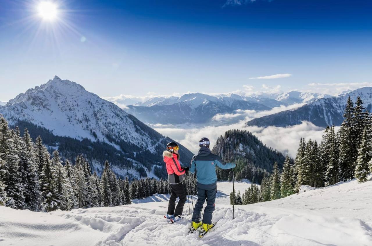 Urban Mountain Chalet With Lake View Маурах Екстер'єр фото
