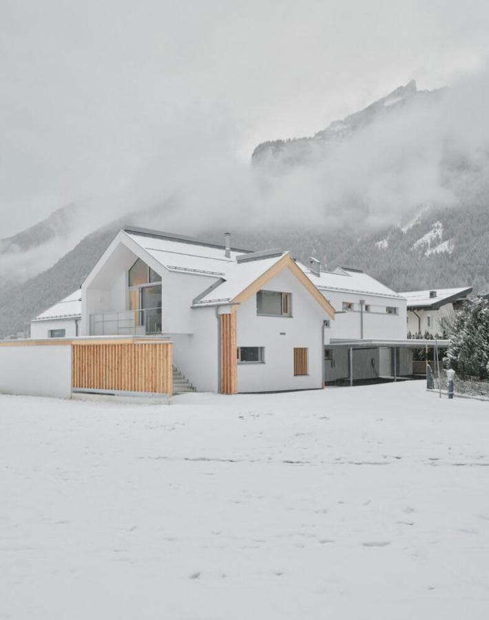Urban Mountain Chalet With Lake View Маурах Екстер'єр фото