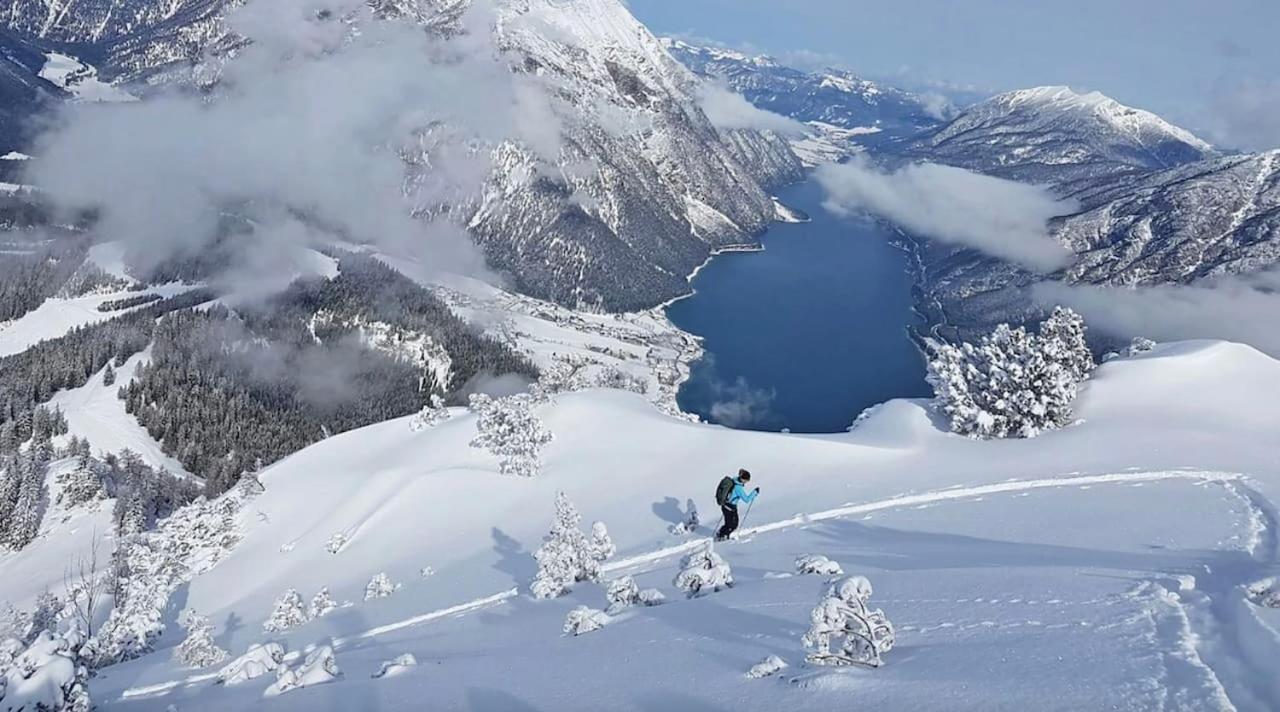 Urban Mountain Chalet With Lake View Маурах Екстер'єр фото