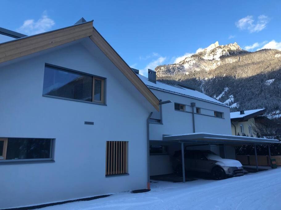 Urban Mountain Chalet With Lake View Маурах Екстер'єр фото