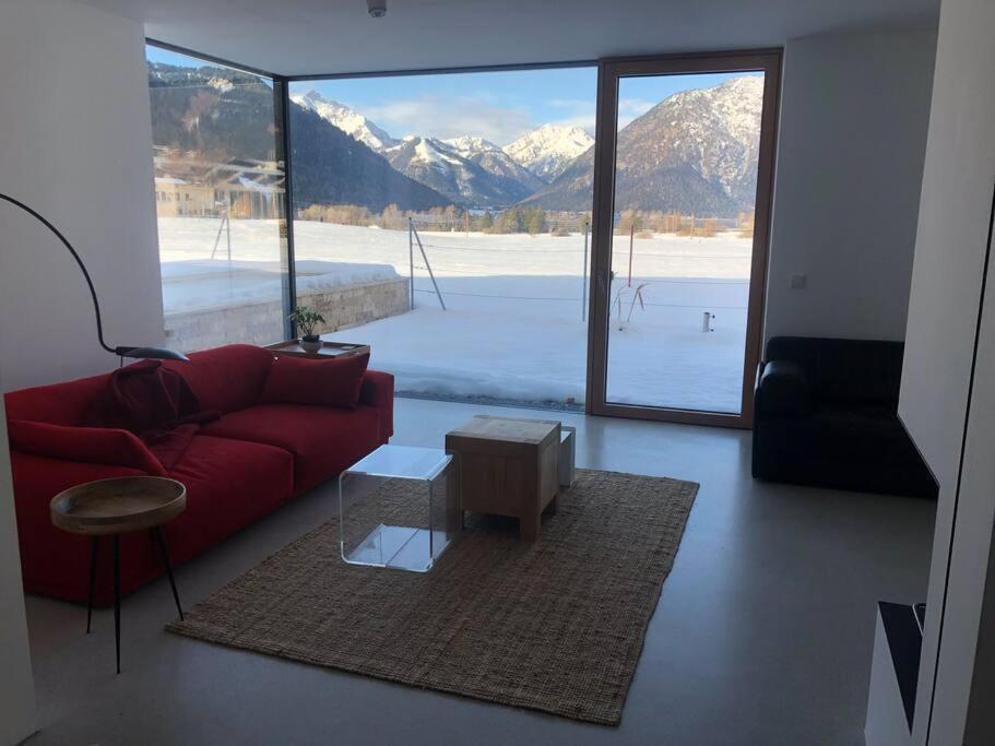 Urban Mountain Chalet With Lake View Маурах Екстер'єр фото
