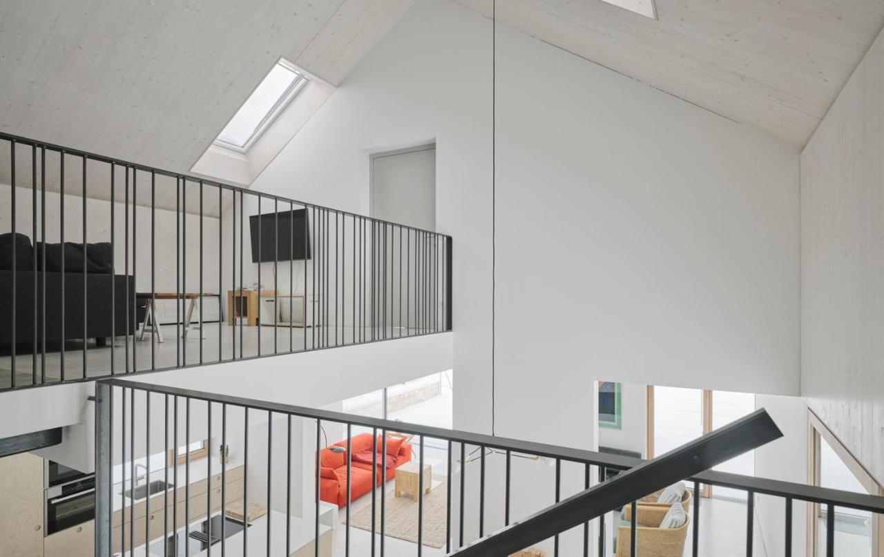 Urban Mountain Chalet With Lake View Маурах Екстер'єр фото