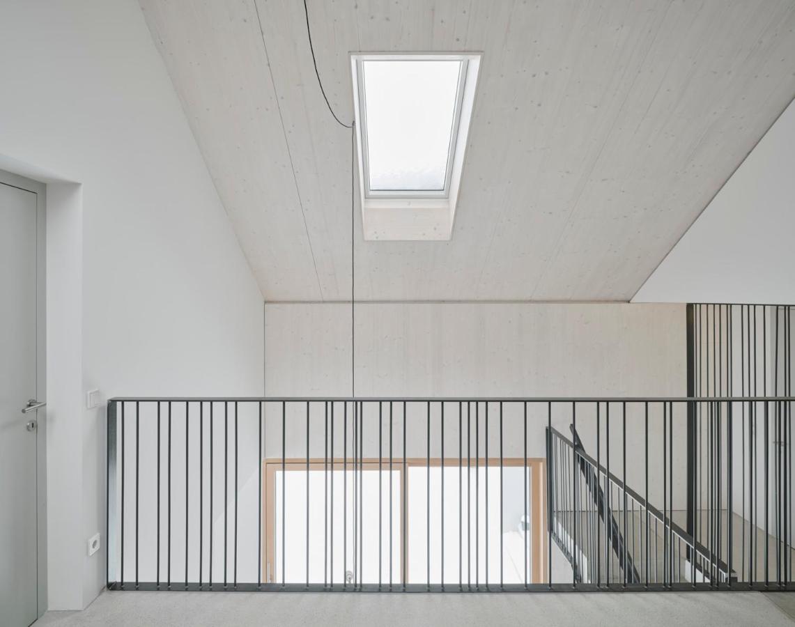 Urban Mountain Chalet With Lake View Маурах Екстер'єр фото