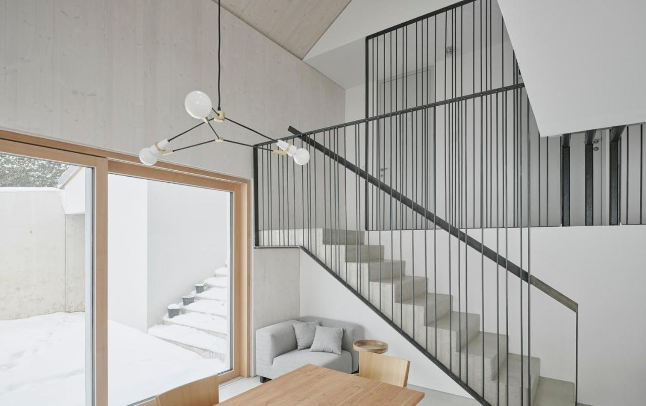 Urban Mountain Chalet With Lake View Маурах Екстер'єр фото