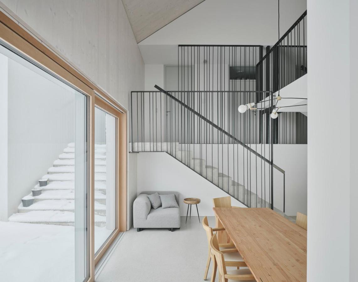 Urban Mountain Chalet With Lake View Маурах Екстер'єр фото