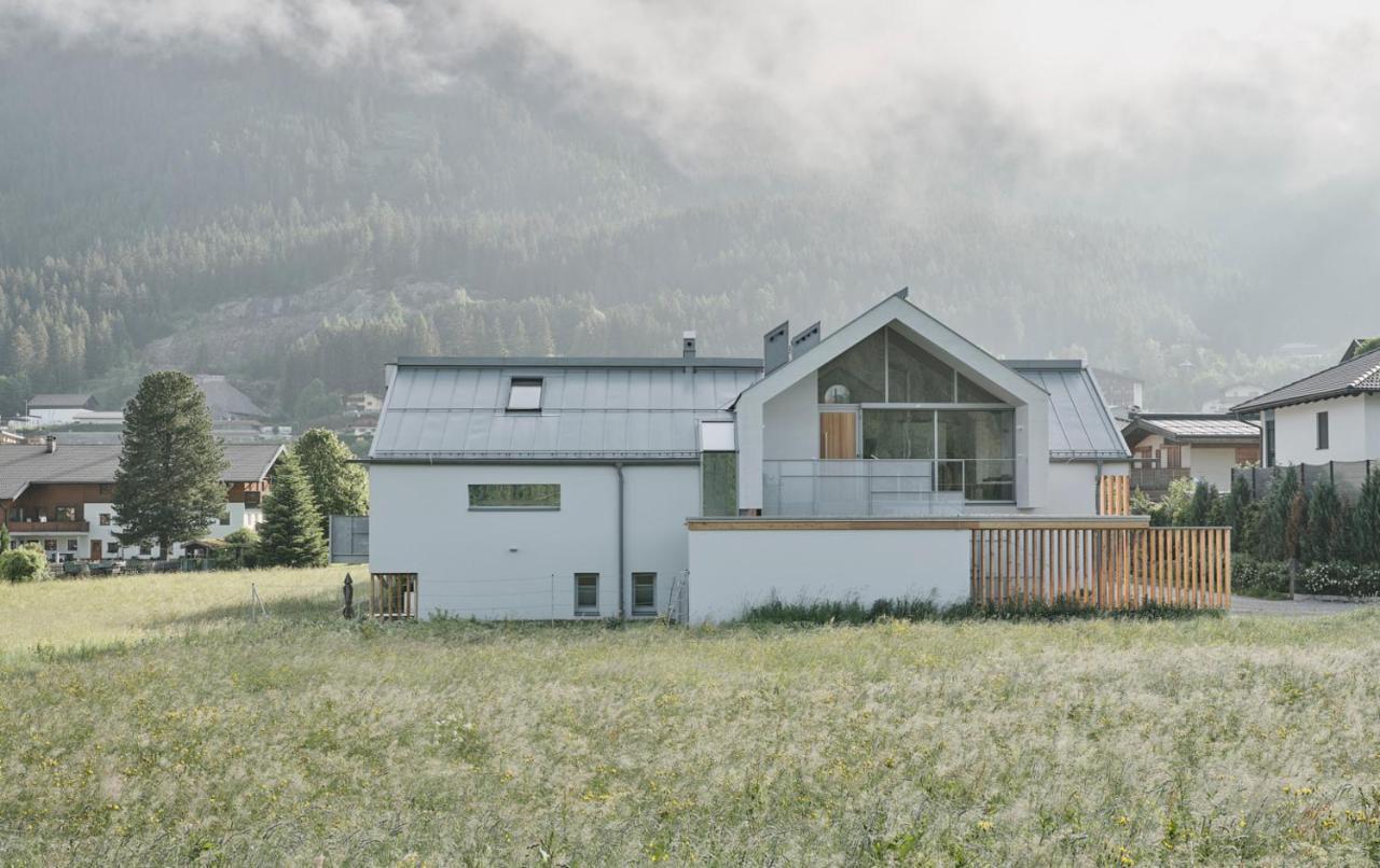 Urban Mountain Chalet With Lake View Маурах Екстер'єр фото