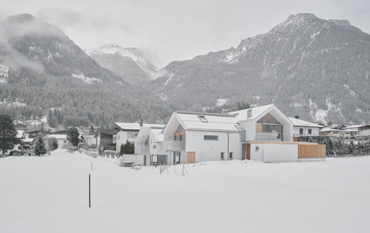 Urban Mountain Chalet With Lake View Маурах Екстер'єр фото