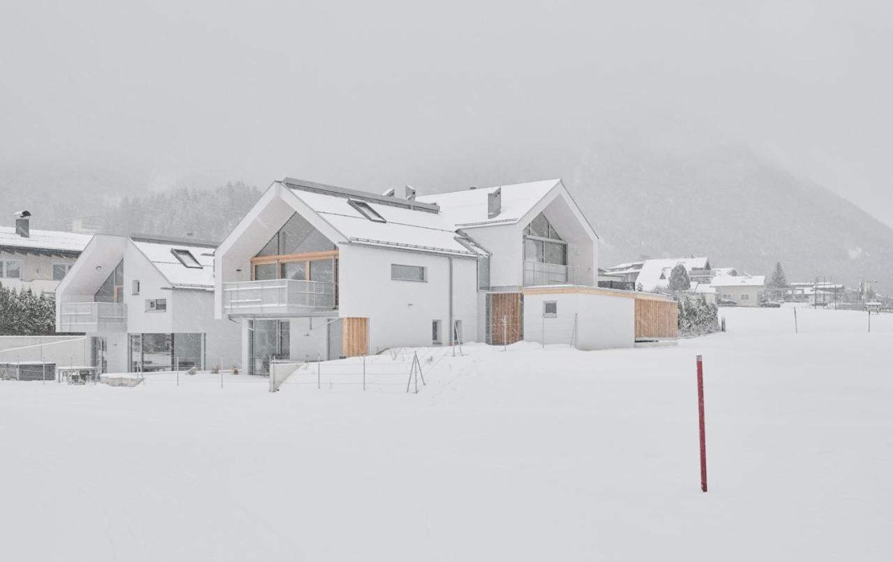 Urban Mountain Chalet With Lake View Маурах Екстер'єр фото