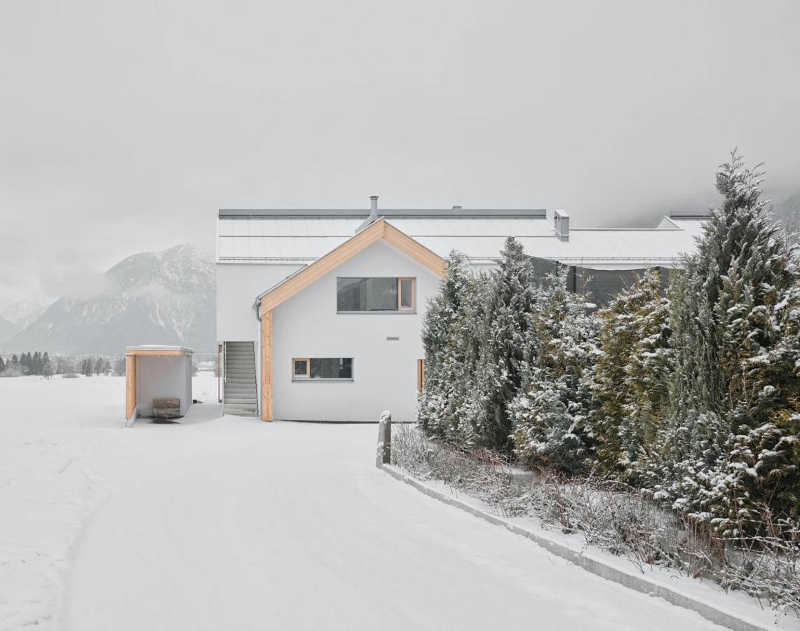 Urban Mountain Chalet With Lake View Маурах Екстер'єр фото
