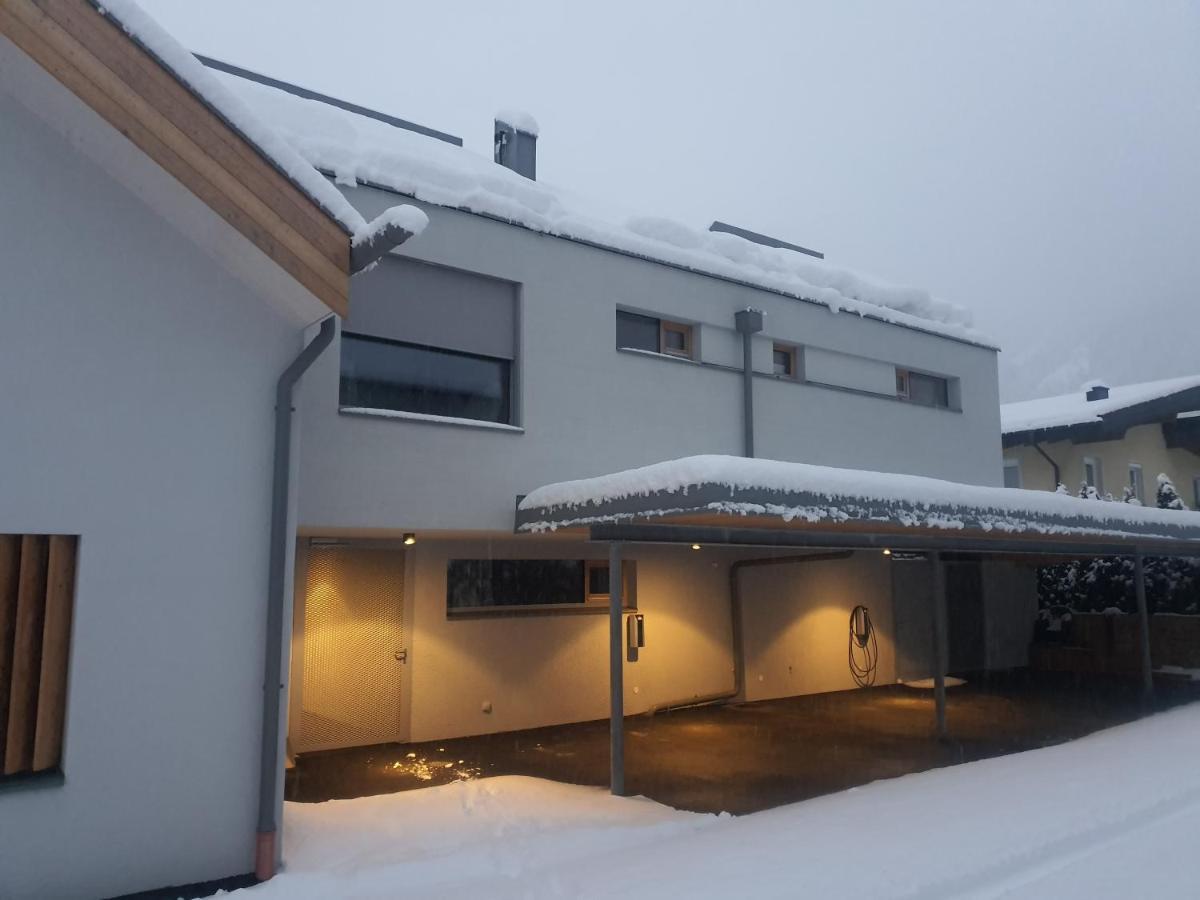 Urban Mountain Chalet With Lake View Маурах Екстер'єр фото