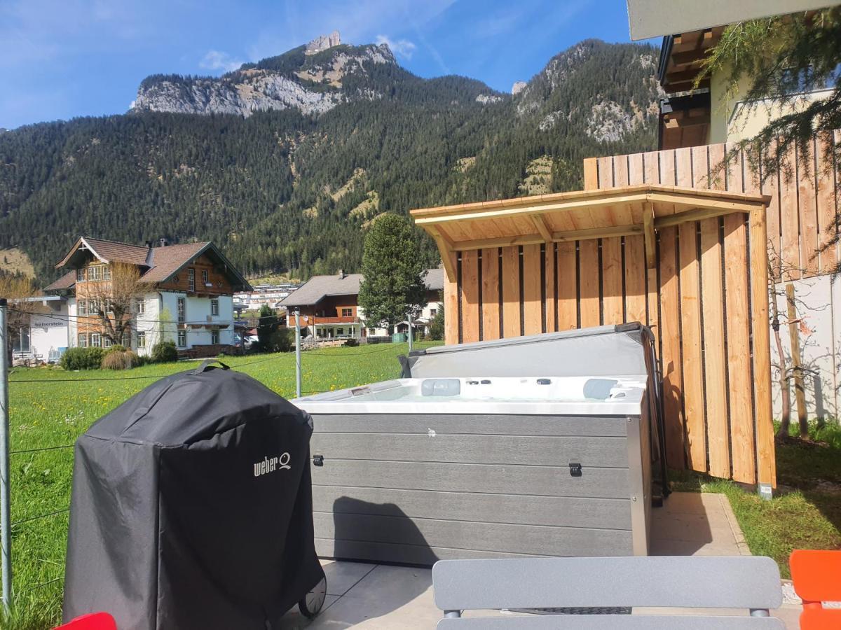 Urban Mountain Chalet With Lake View Маурах Екстер'єр фото