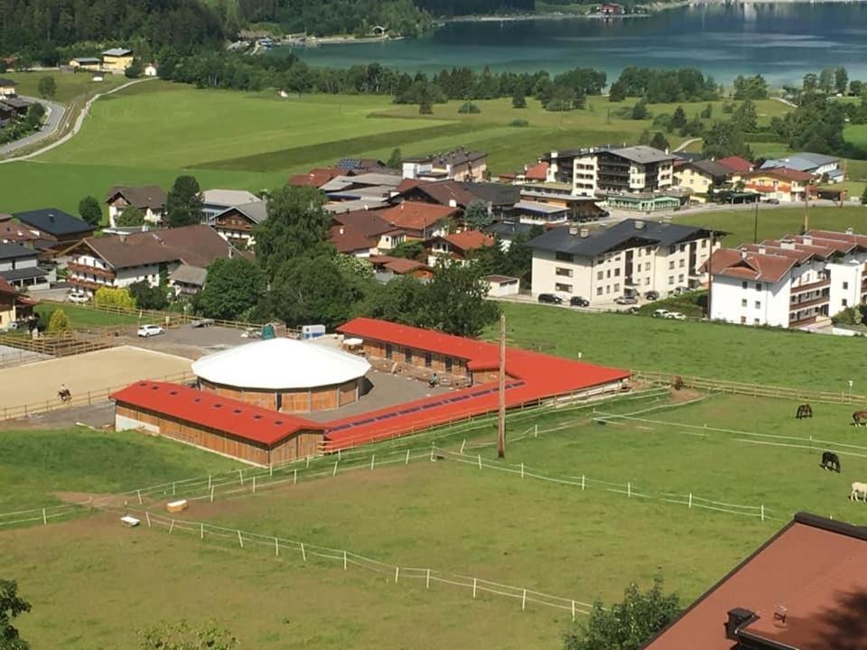 Urban Mountain Chalet With Lake View Маурах Екстер'єр фото