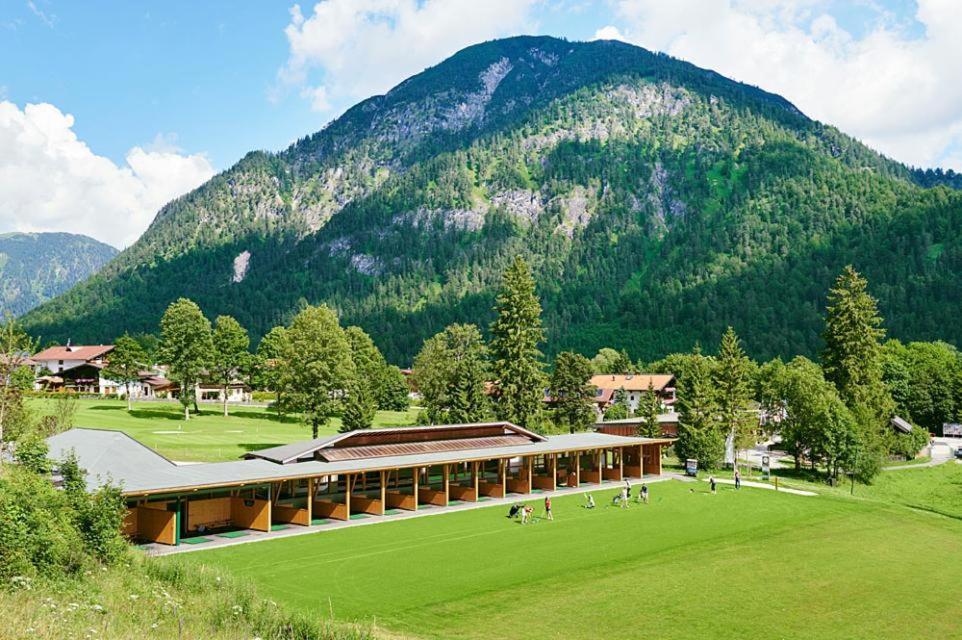 Urban Mountain Chalet With Lake View Маурах Екстер'єр фото