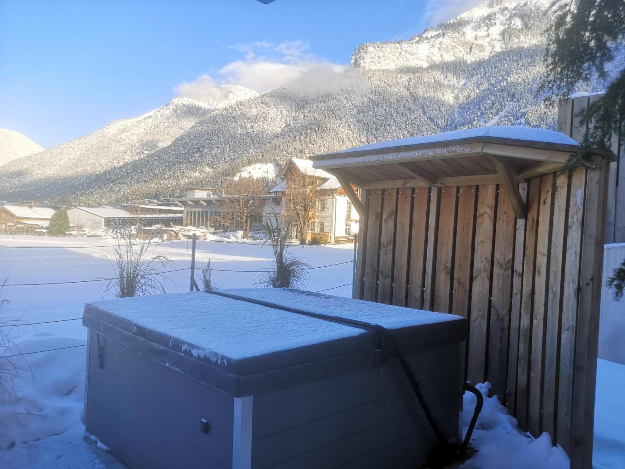 Urban Mountain Chalet With Lake View Маурах Екстер'єр фото