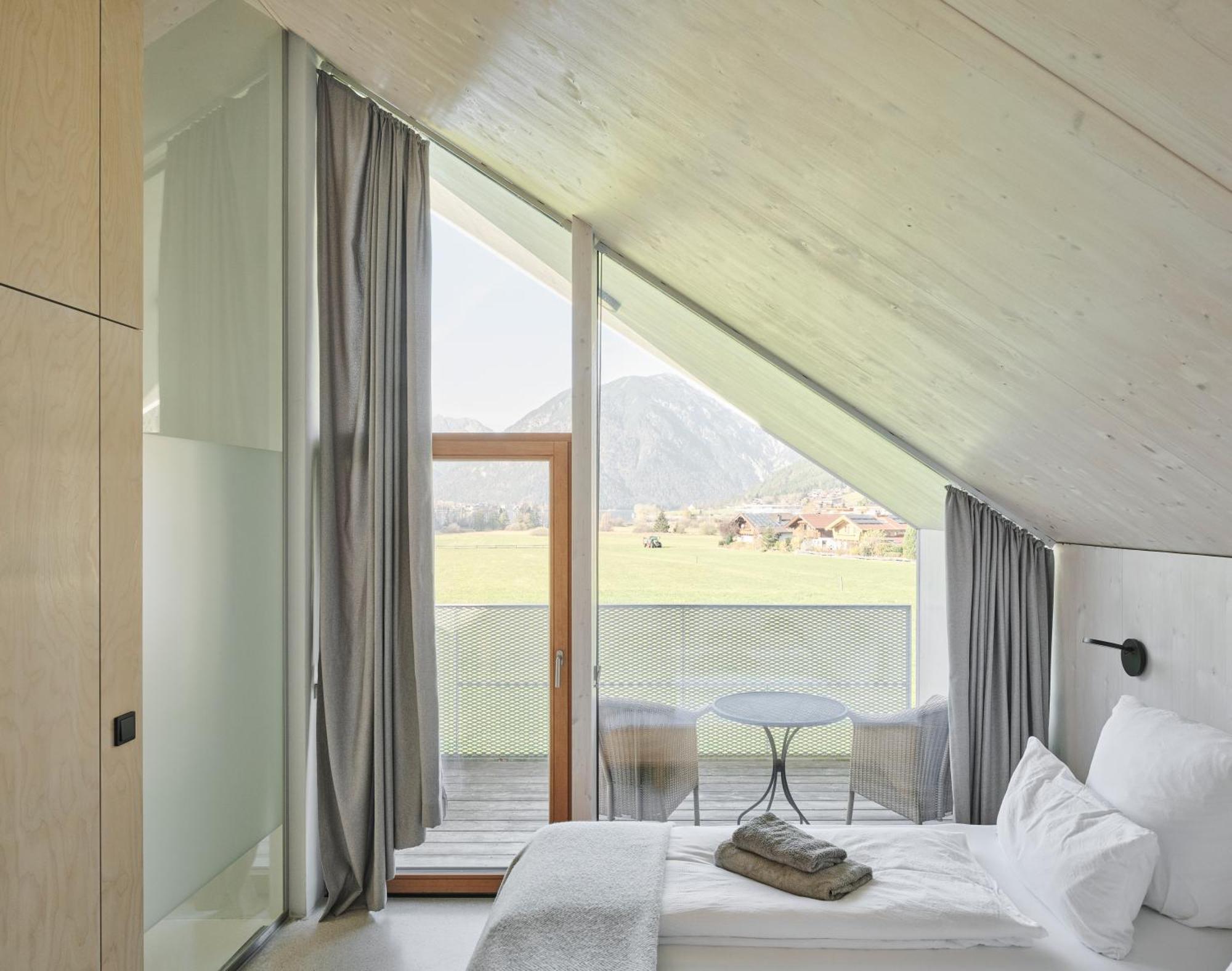 Urban Mountain Chalet With Lake View Маурах Екстер'єр фото