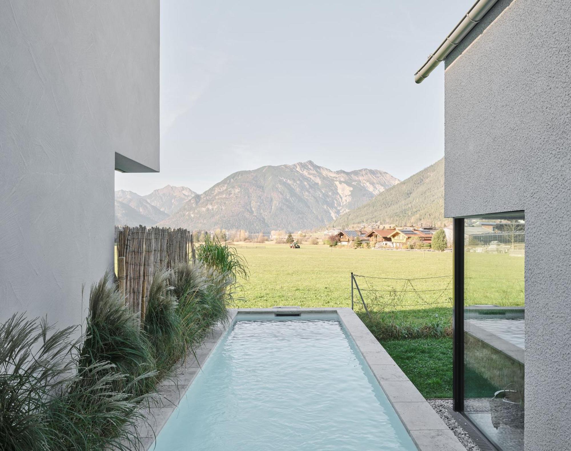 Urban Mountain Chalet With Lake View Маурах Екстер'єр фото